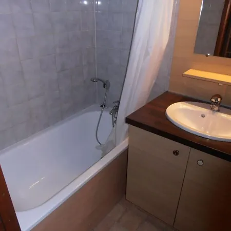 2* Avec 4 Couchages, Balcon, Wifi Et Parking Inclus à - Fr-1-512-152 * Brides-les-Bains